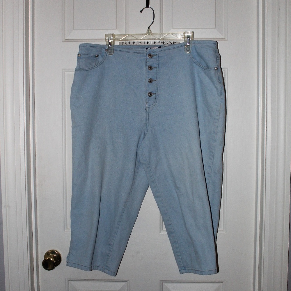PLUS Women's L.A. Blues Denim Capris (111)